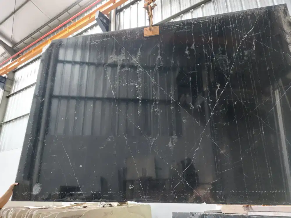 Marmer Import Nero Marquina Slab