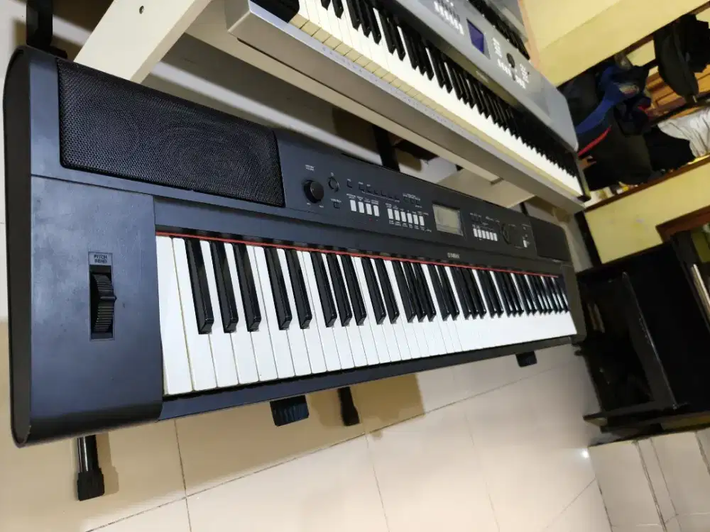 Keyboard yamaha piaggero np-v60 second like new