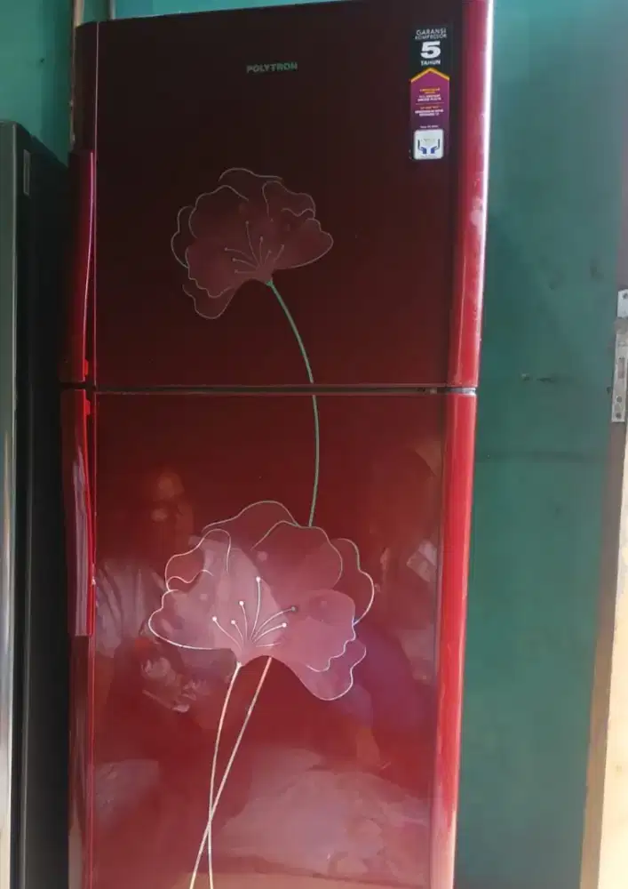 Kulkas merk Polytron