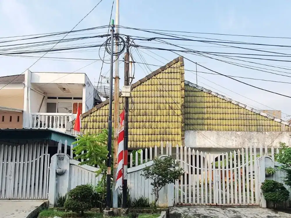 Rumah pulomas dengan lebar jalan 3 mobil jarang ada