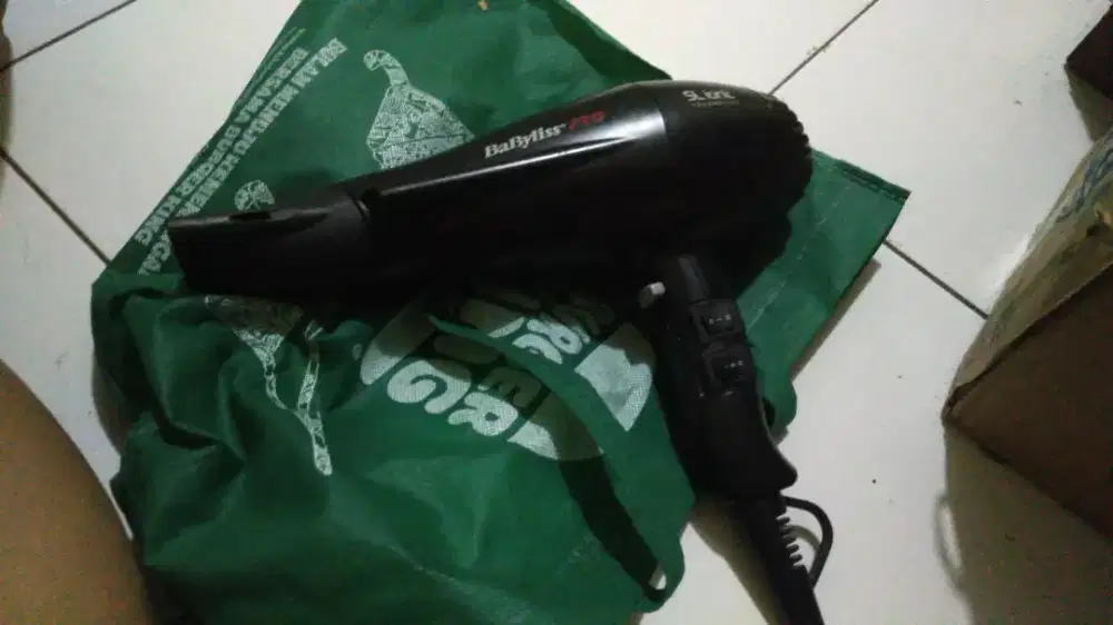 Hair dayer kondisi masih mulus minus ga adaa kardus nya