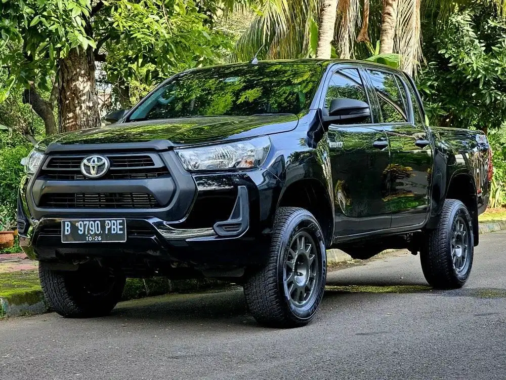 harga cash Toyota Hilux 4x4 2021/2022
