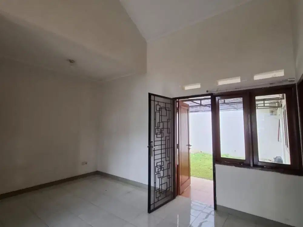 Rumah Tenang dan Aman di Cluster Aralia, Harapan Indah Bekasi