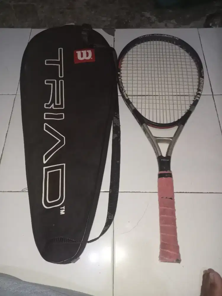 Raket tenis ples sarungnya