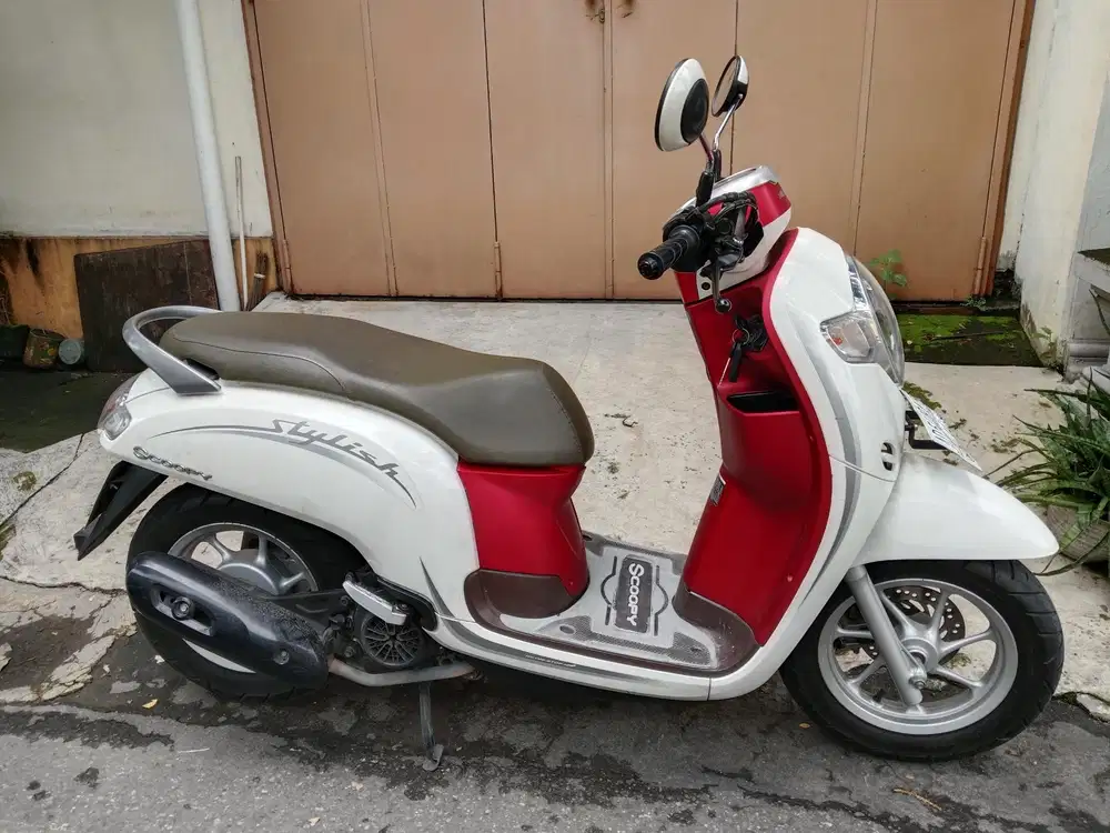 Scoopy fi merah putih