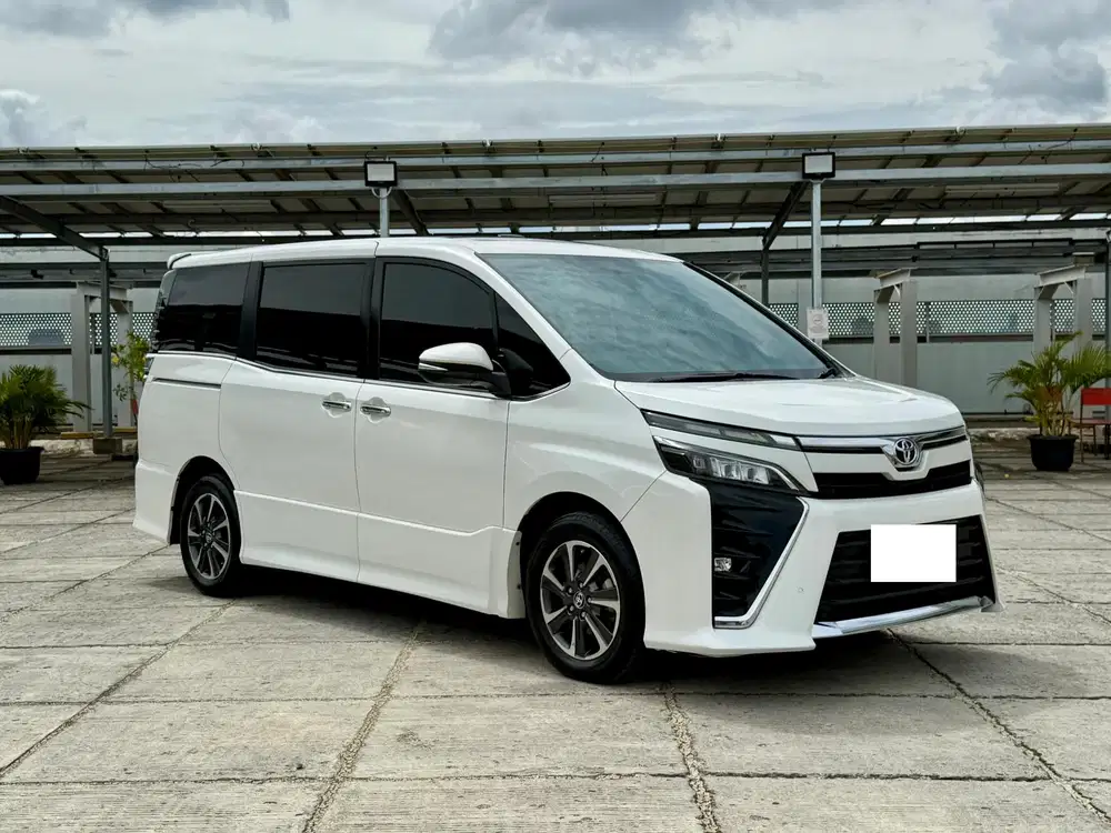 Toyota Voxy 2.0 AT 2019 Bensin
