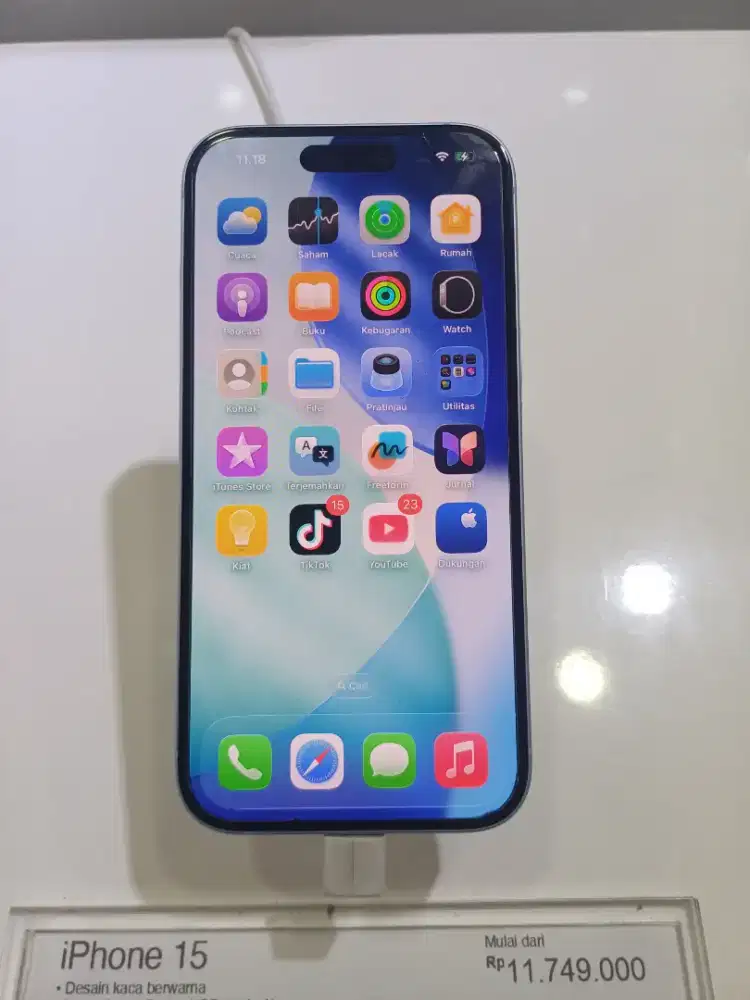 Iphone 15 128gb garansi resmi iBox free case & temple glass