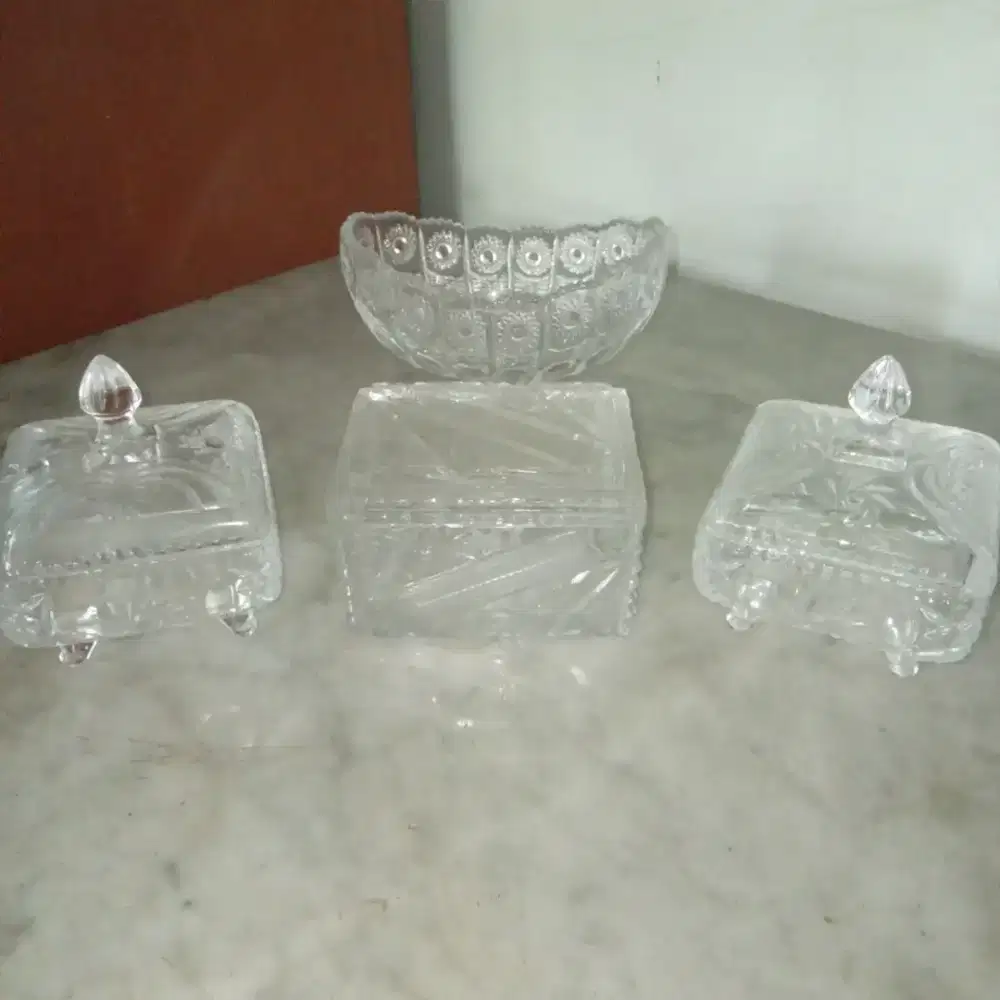 Mangkuk kristal pajangan