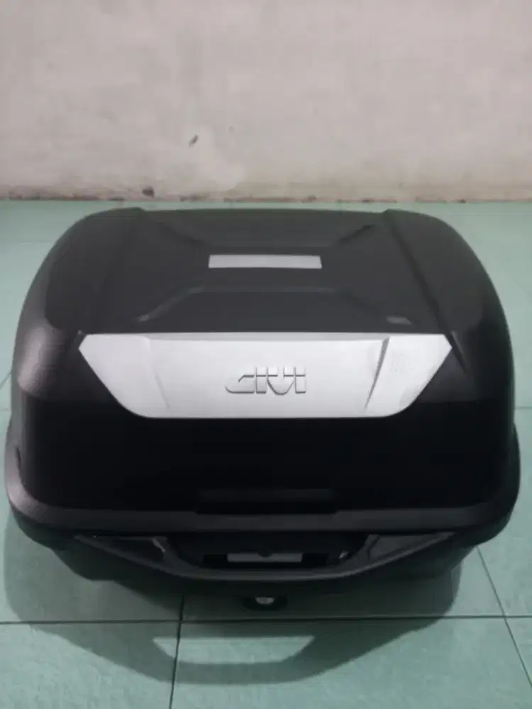 Givi e43 + baseplate givi M7M with stoplamp