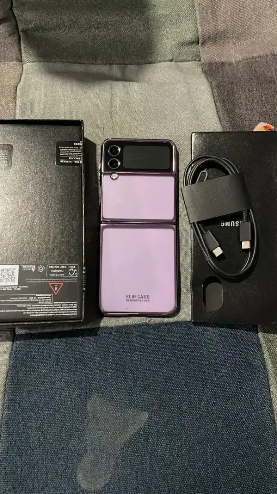 Samsung Z Flip 4 5G 8/512 Sein Mulus