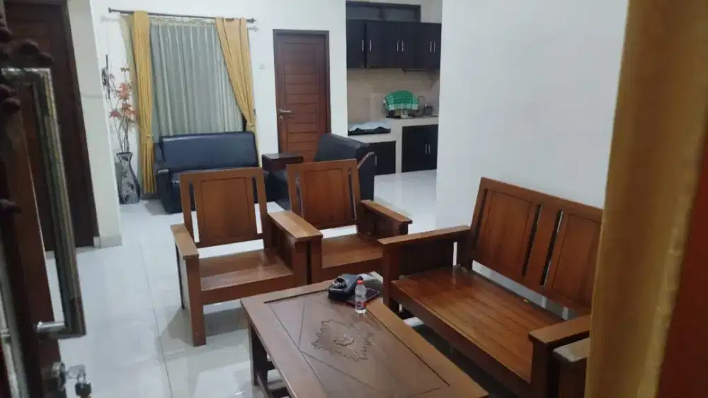 Disewakan rumah di komplek perumahan
