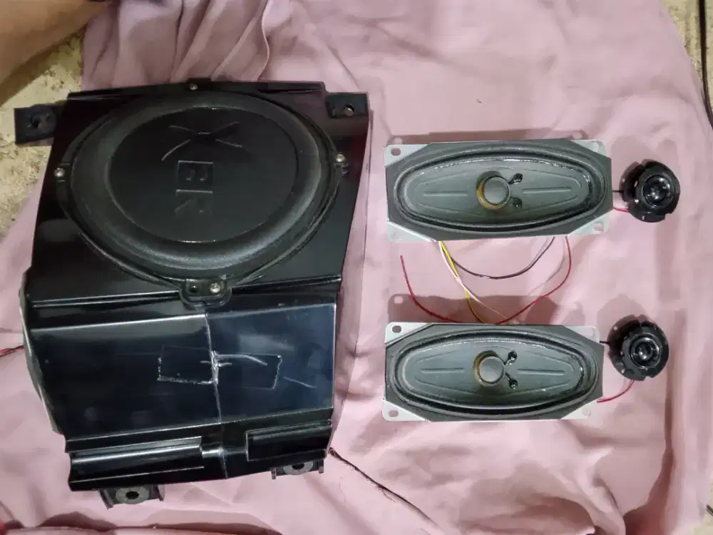 Satu paket Speker pasif Polytron