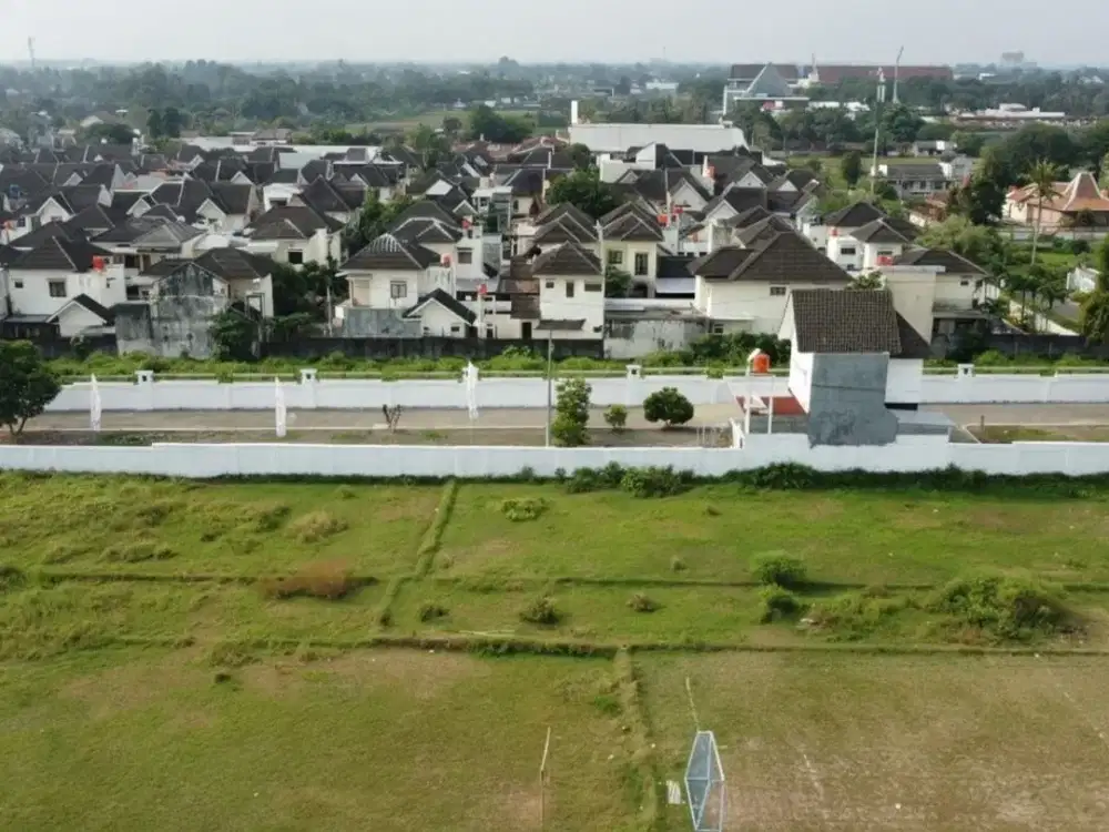 Rumah Mewah Lingkungan Ramai Dekat Jalan Raya Wates