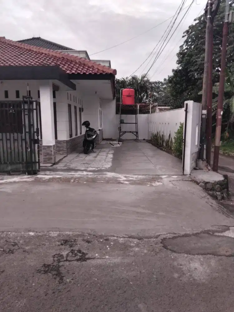 Disewakan rumah dengan lingkungan tenang