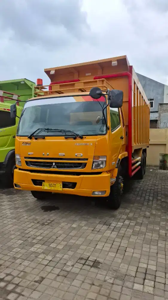 Dump truk mitsubishi fighter FN 62 HD
