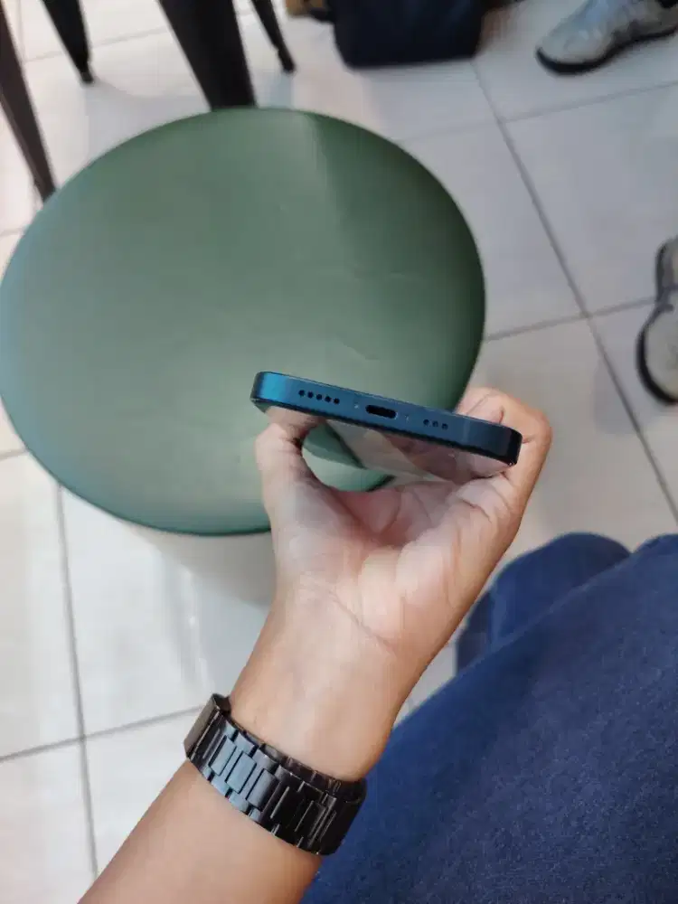 IPHONE 13 SECOND LIKE NEW