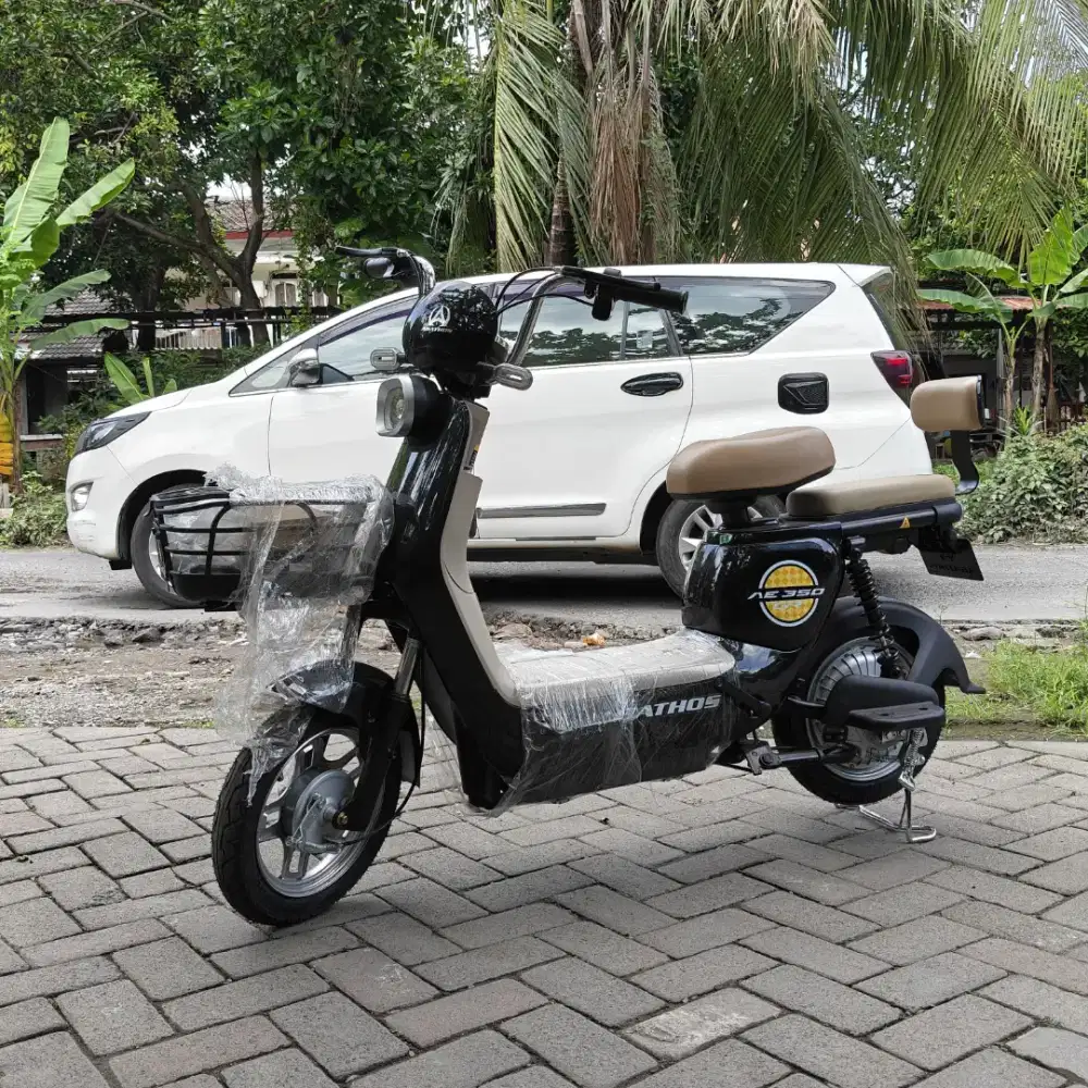 AGHATOS AE350: Sekali Cas, Jalan Lebih Puas!