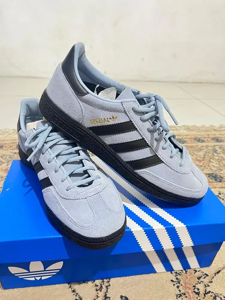 Sepatu adidas baru