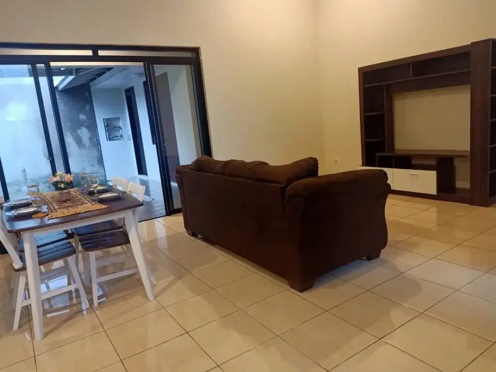 Dijual Rumah Siap Huni Semi Furnished Lokasi di Kota Baru Parahyangan Bandung