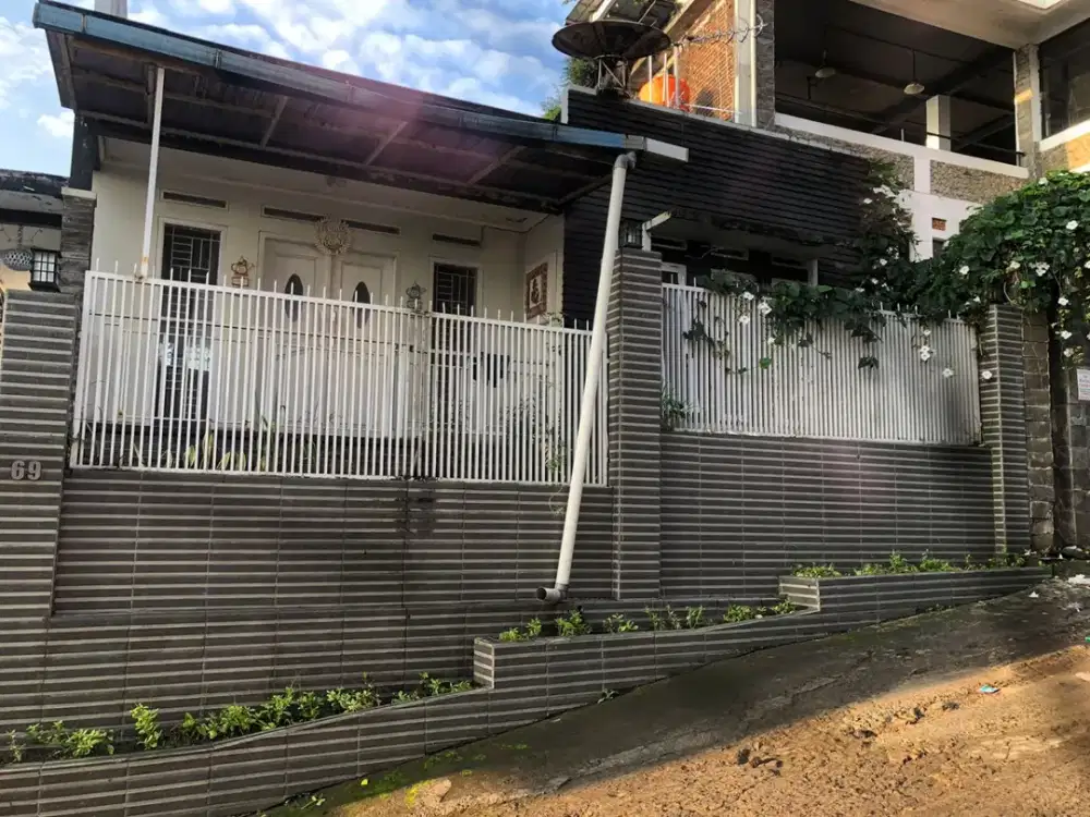 TURUN HARGA ! RUMAH RASA VILLA DENGAN LINGKUNGAN ASRI DAN VIEW MANJA KOTA BANDUNG DI BOJONGKONENG ATAS