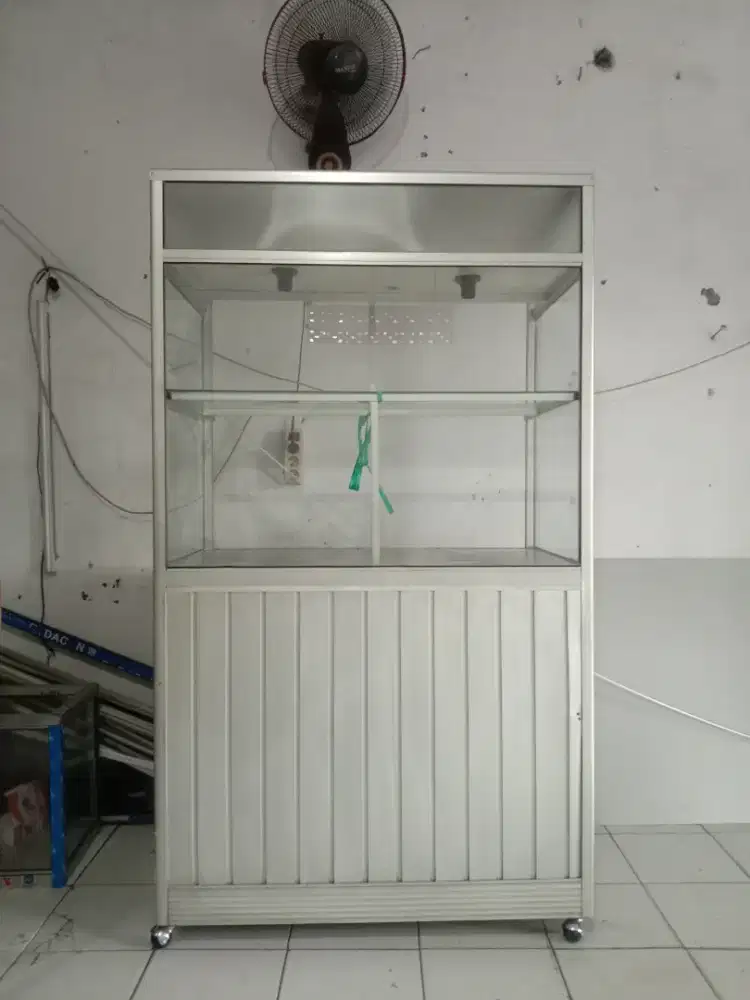 Kaca etalase makanan