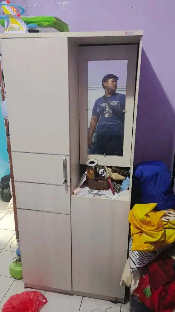 Lemari baju active furniture masih bagus kokoh mulus