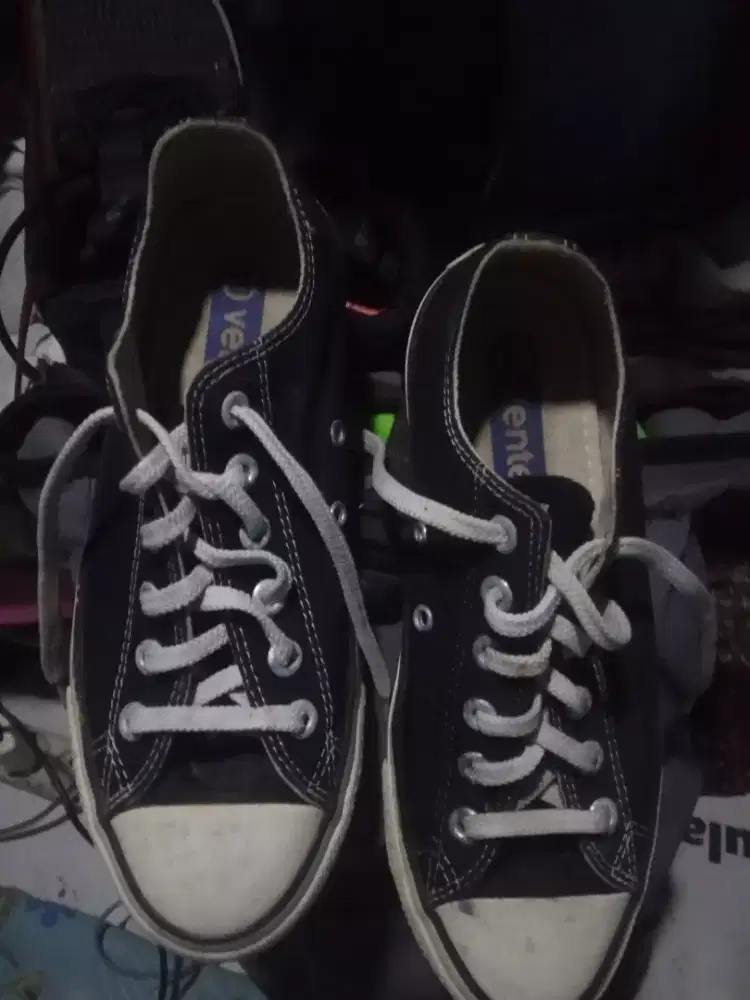 Sepatu ket merk vantela UK.39