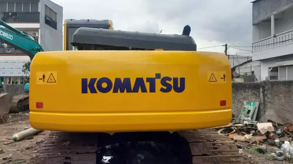 Excavator Komatsu PC 200-8 tahun 2011
