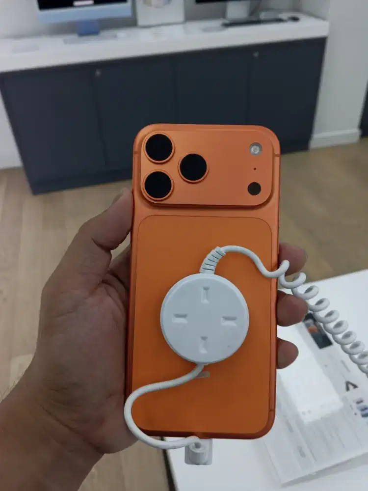 Kredit iPhone 17 Pro Garansi iBox