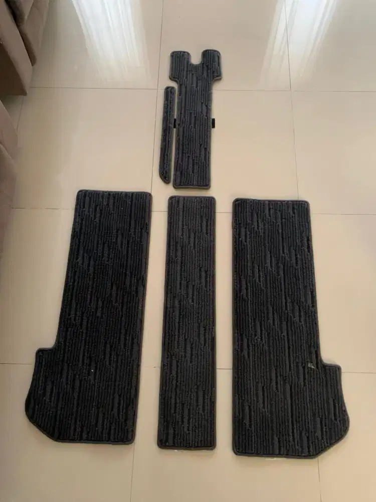 Karpet Tengah mobil Toyota Alphard
