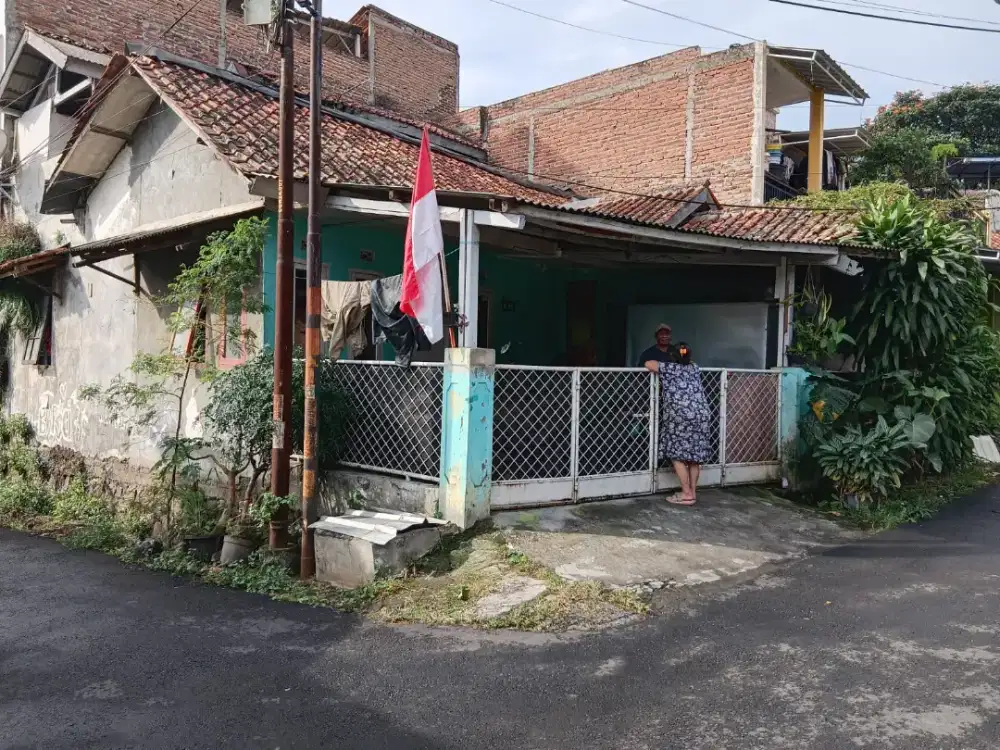 JUAL RUMAH HITUNG TANAH DALAM KOMPLEK PCI DEKAT ALUN-ALUN CIMAHI