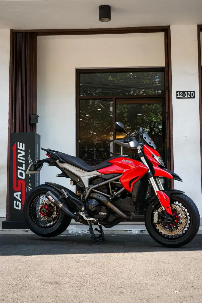 DUCATI HYPERSTRADA 821