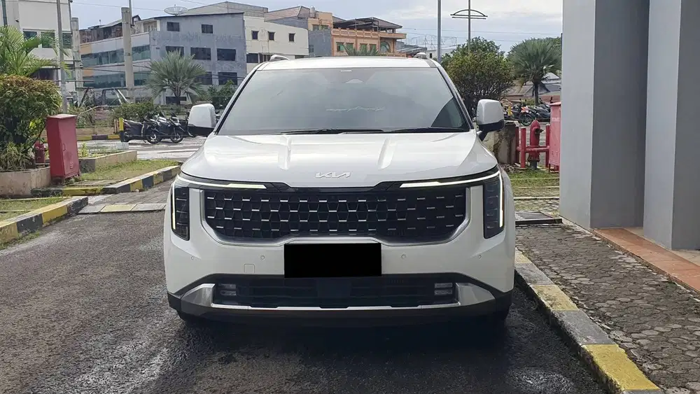 Kia Grand Carnival Premiere 2.2 CRDi Diesel 11 Seater 2024 Like New