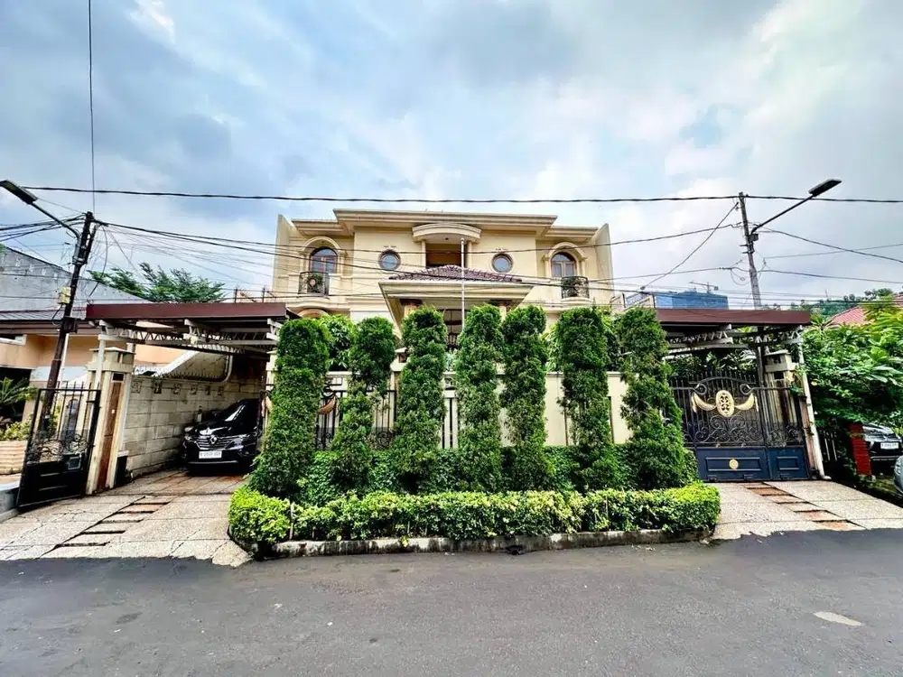 Dijual Rumah Mewah 3 Lantai di Pancoran Jakarta Selatan