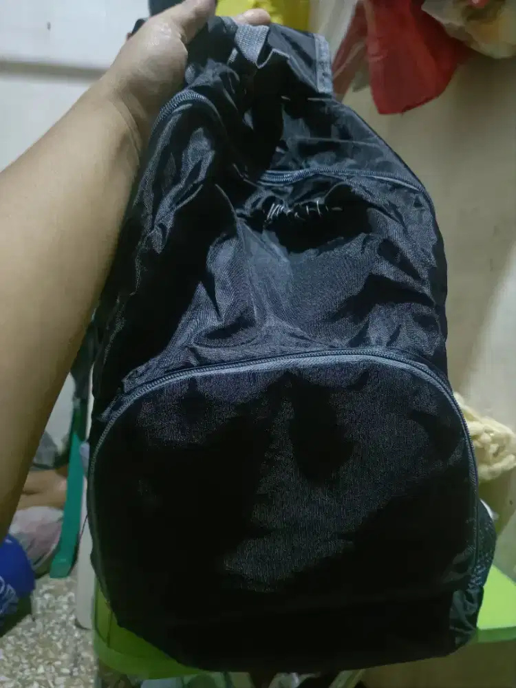 Tas sekolah warna hitam
