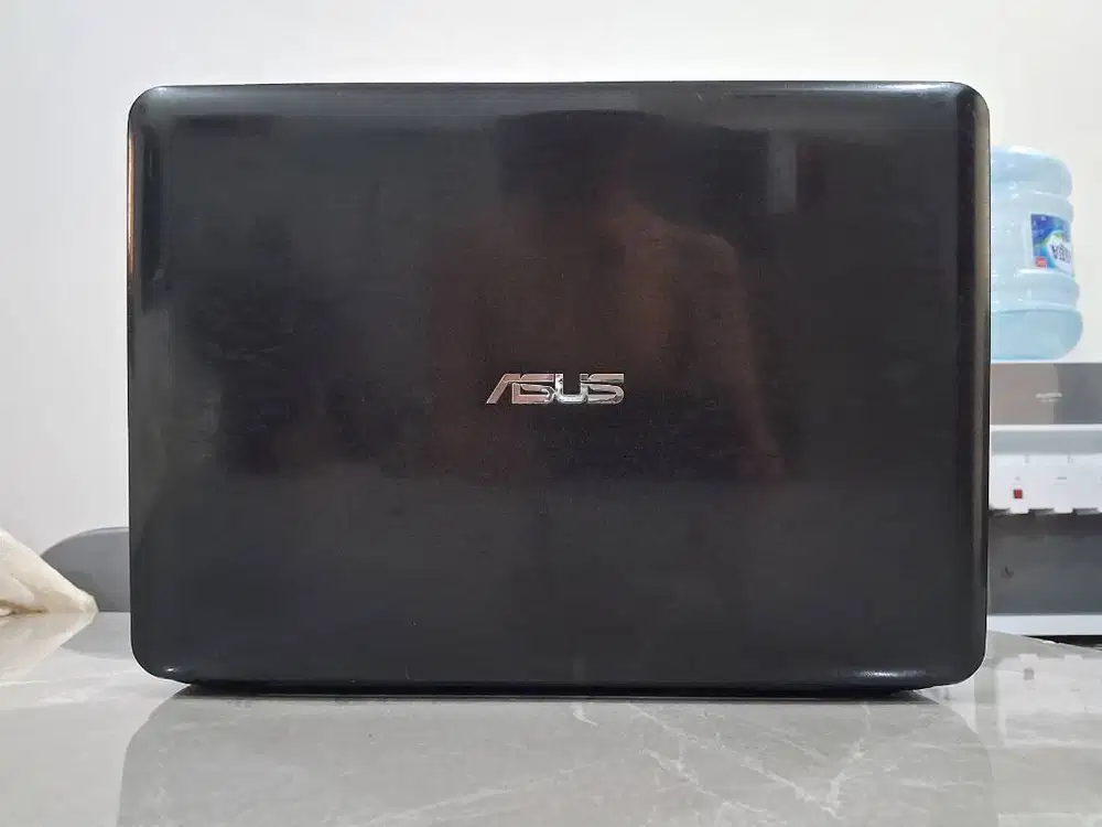 Laptop AMD A10 4Cpu Radeon R6 10Compute 4GB SSD+HDD 628GB Garansi