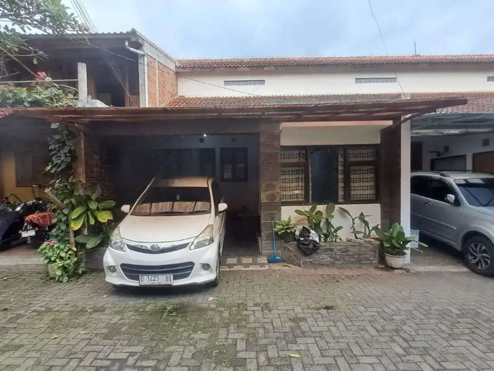 MURAH ! RUMAH DENGAN LINGKUNGAN AMAN NYAMAN ASRI FULL FURNISHED DI AWILIGAR