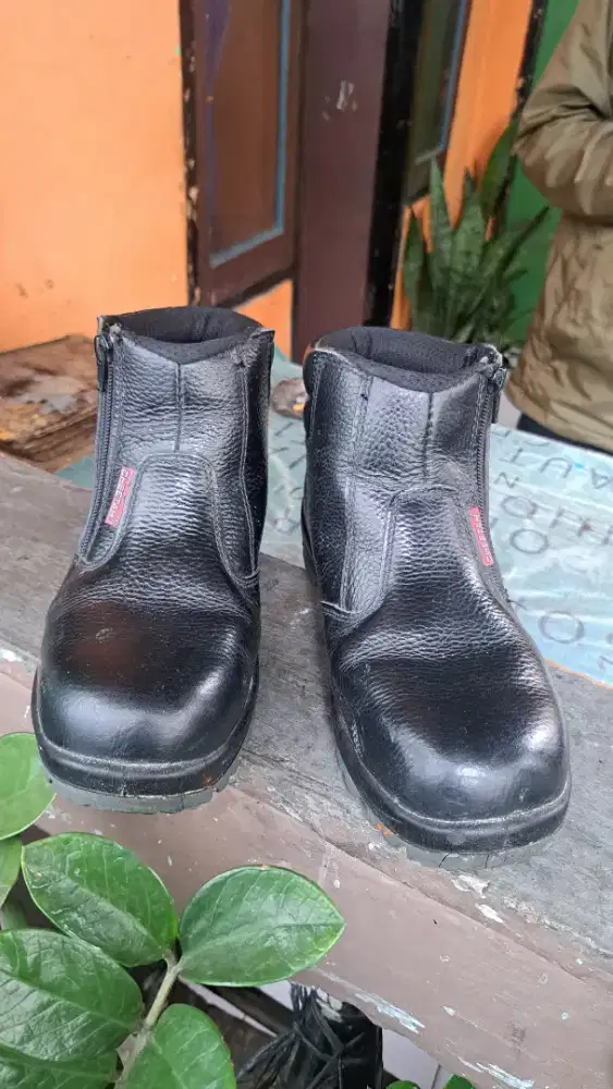 Sepatu safety cheetah