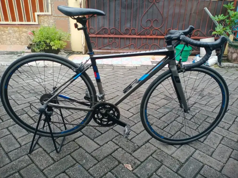 Sepeda Road Bike Polygon Strattos S2 Tahun 2021