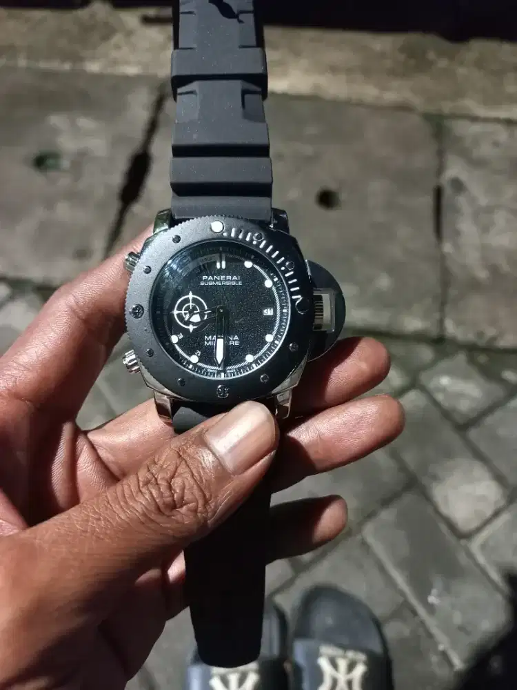 Jam tangan panerai