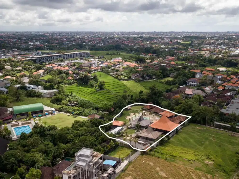 LAHAN + BANGUNAN VILLA LOKASI STRATEGIS  - BERAWA, CANGGU