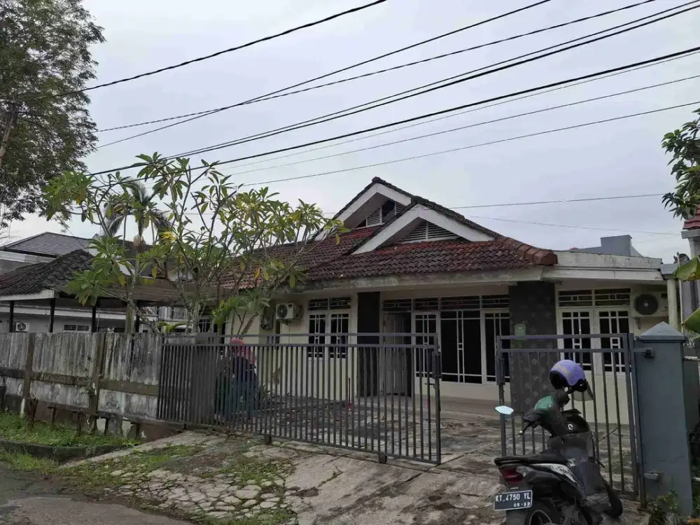 DISEWAKAN RUMAH FULLFURNISH DAERAH TENGAH KOTA LOKASI DALAM PERUMAHAN BALIKPAPAN BARU AMAN NYAMAN HARGA NEGO