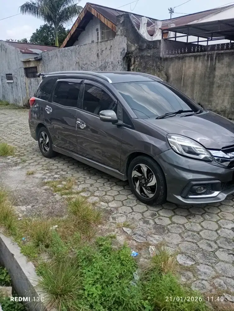 Mobilio RS metik