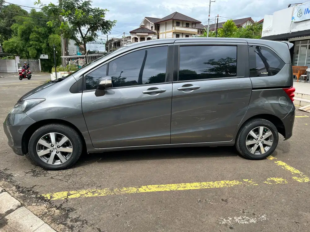 Honda Freed 2011 Bensin
