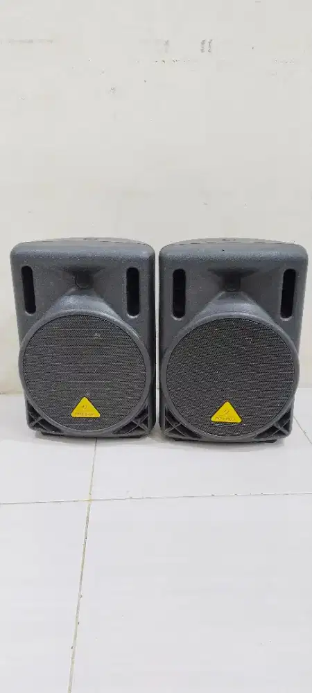 Speaker aktif behringer eurolive b208d