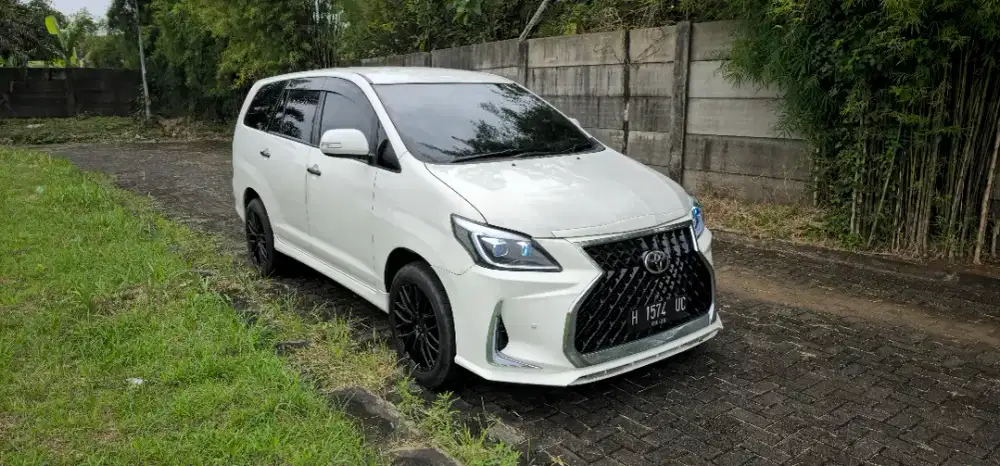 Toyota Grand innova V diesel AT putih 2011 akhir