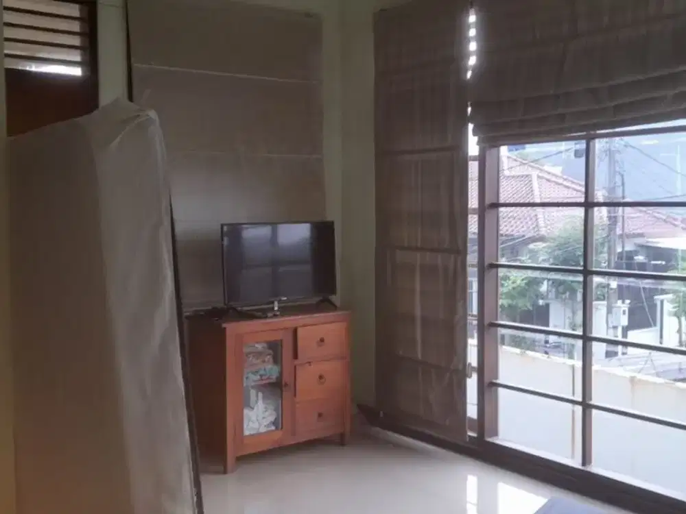 Rumah siap huni  di Bintaro Sektor 5