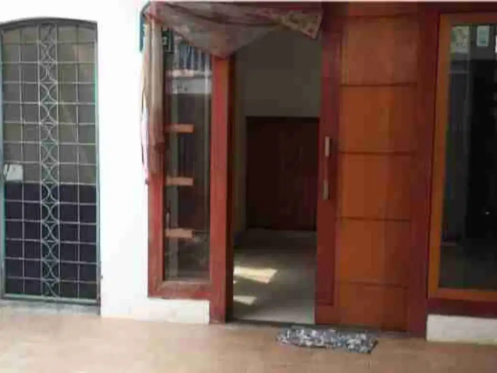 Disewakan Rumah 5+2 kmr blkg Mandiri Supomo Tebet Jaksel.
