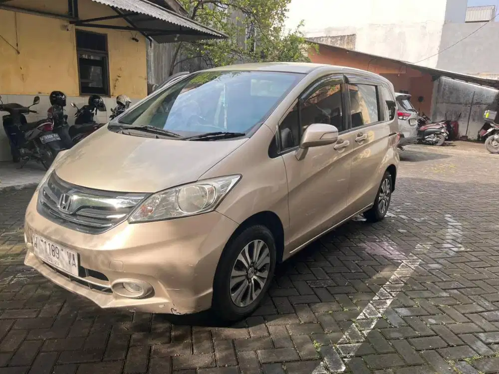 Honda Freed 2013 1.5 E AT (Gold)
