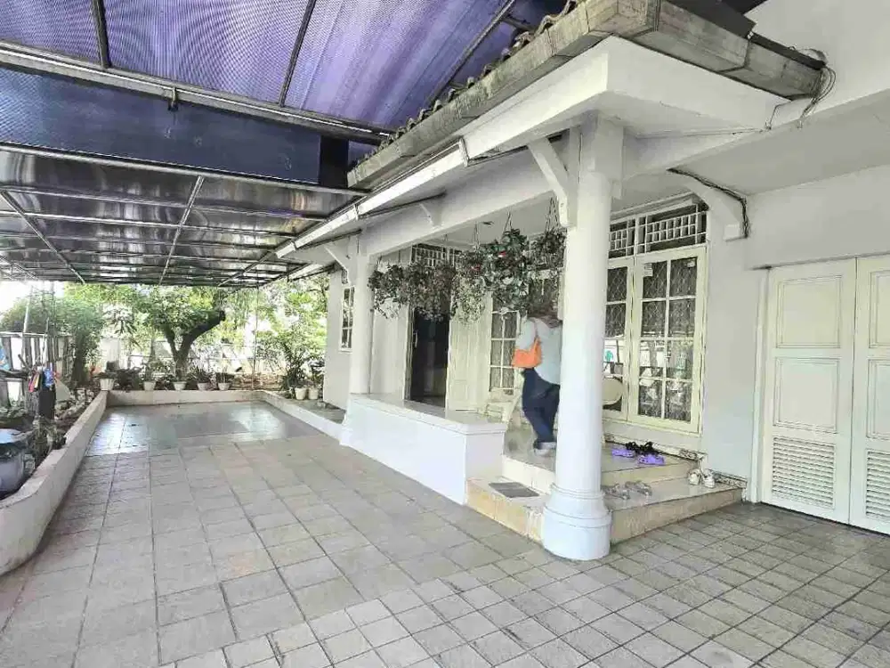 Dijual rumah lokasi strategis pinggir jalan besar